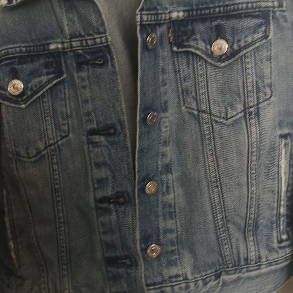 🌸🌸 Levi Vintage Ladies Distressed  Denim Jeans Jacket  Washed Blue Large 🌸🌸 - Picture 3 of 15